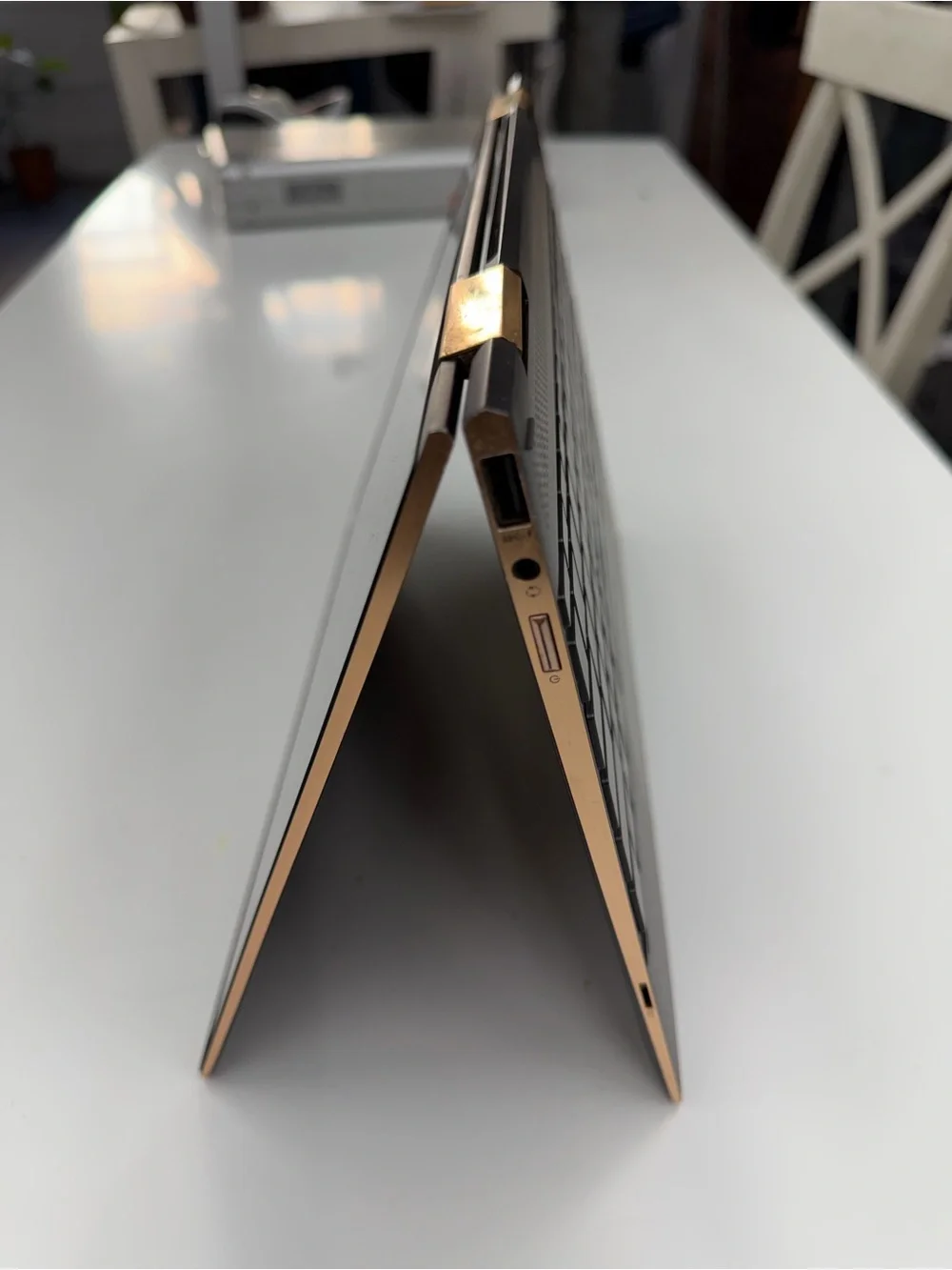 HP Spectre x360 15-EB1043DX